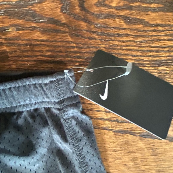 NWT Nike Youth Mesh Short Dark Grey Sz 5-6 M - Picture 3 of 6